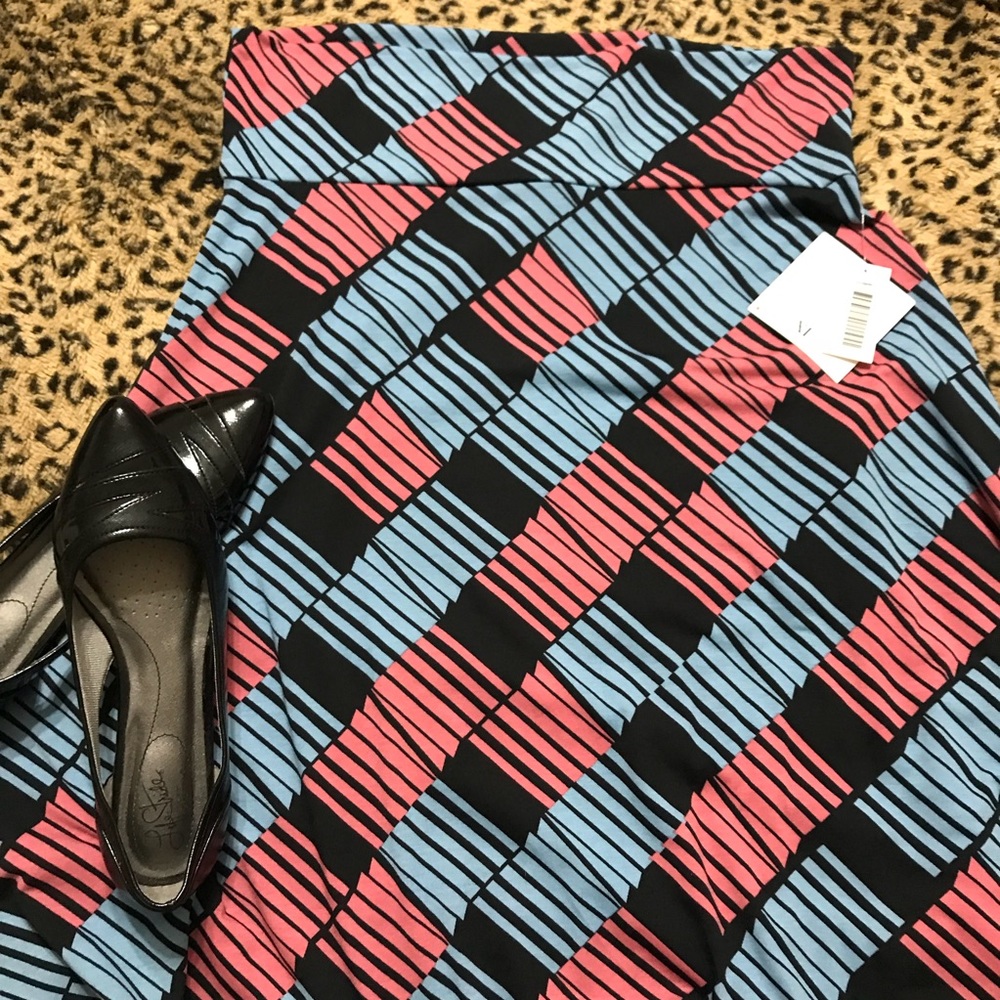 XL NWT LuLaRoe Azure skirt